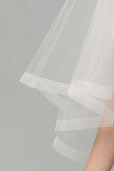 A close up of the one-inch horsehair ribbon trim on the Denyse Horsehair Ribbon Fingertip Wedding Veil by Laura Jayne Accessories Toronto. Handcrafted in Canada.