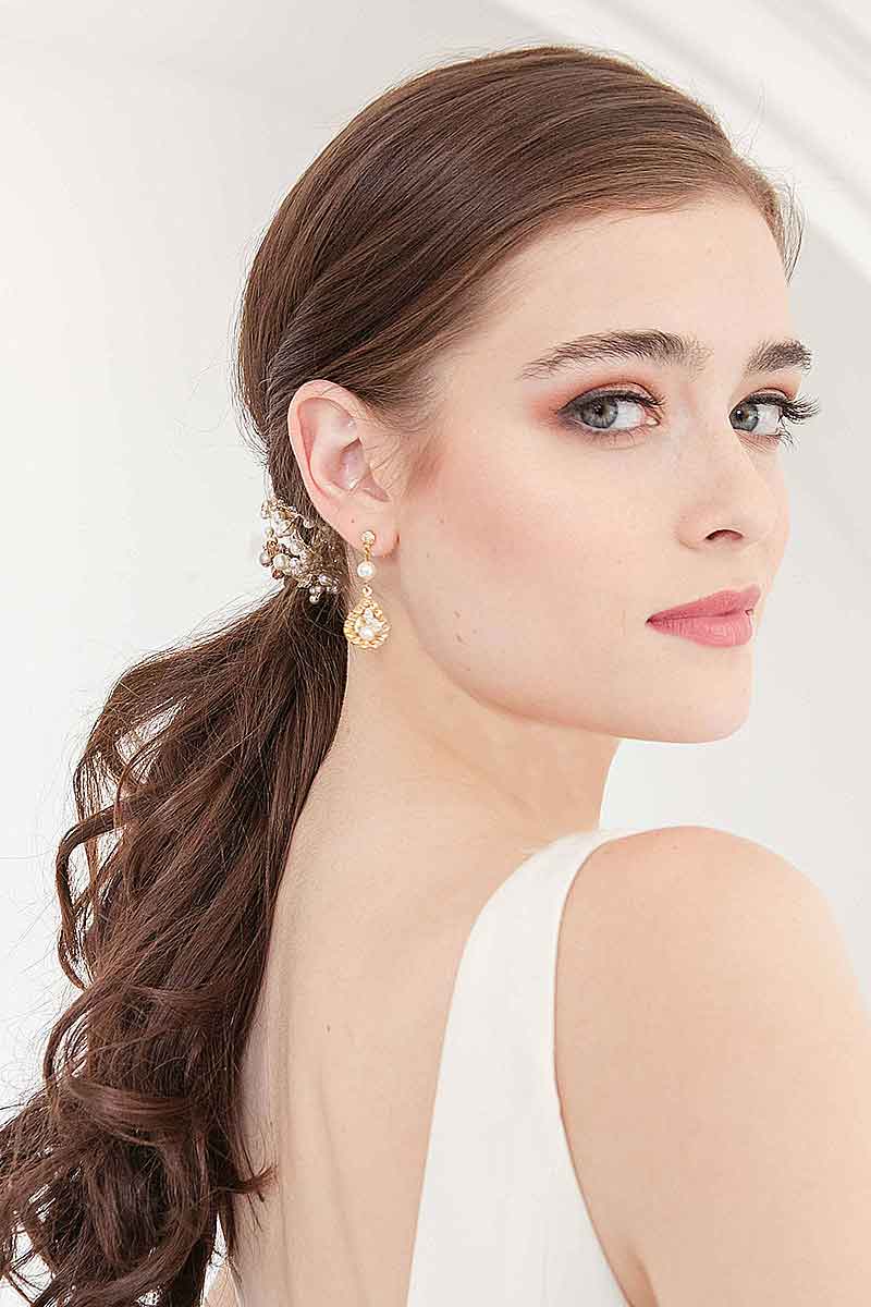 Pearl crystal and crystal bridal teardrop wedding earrings. Handmade in Canada. Delicate and unique earrings.