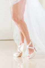 Wedding Shoes. Classic elegant ivory silk dyable bridal heels.