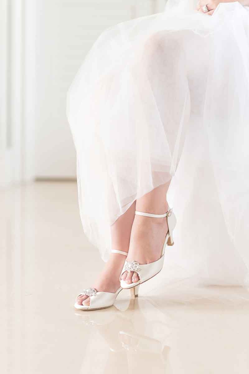 Wedding Shoes. Classic elegant ivory silk dyable bridal heels.