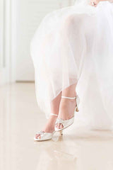 Wedding Shoes. Classic elegant ivory silk dyable bridal heels.