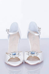 Wedding Shoes. Classic elegant ivory silk dyable bridal heels.