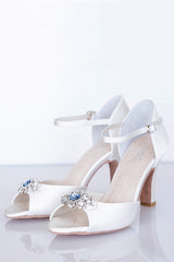 Wedding Shoes. Classic elegant ivory silk dyable bridal heels.