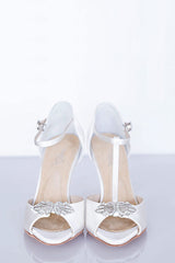 Wedding Shoes. Classic elegant ivory silk dyable bridal heels.