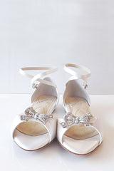 Wedding Shoes. Classic elegant ivory silk dyable bridal heels.