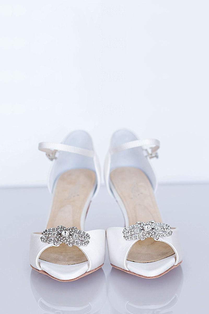 Wedding Shoes. Classic elegant ivory silk dyable bridal heels.