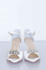 Wedding Shoes. Classic elegant ivory silk dyable bridal heels.