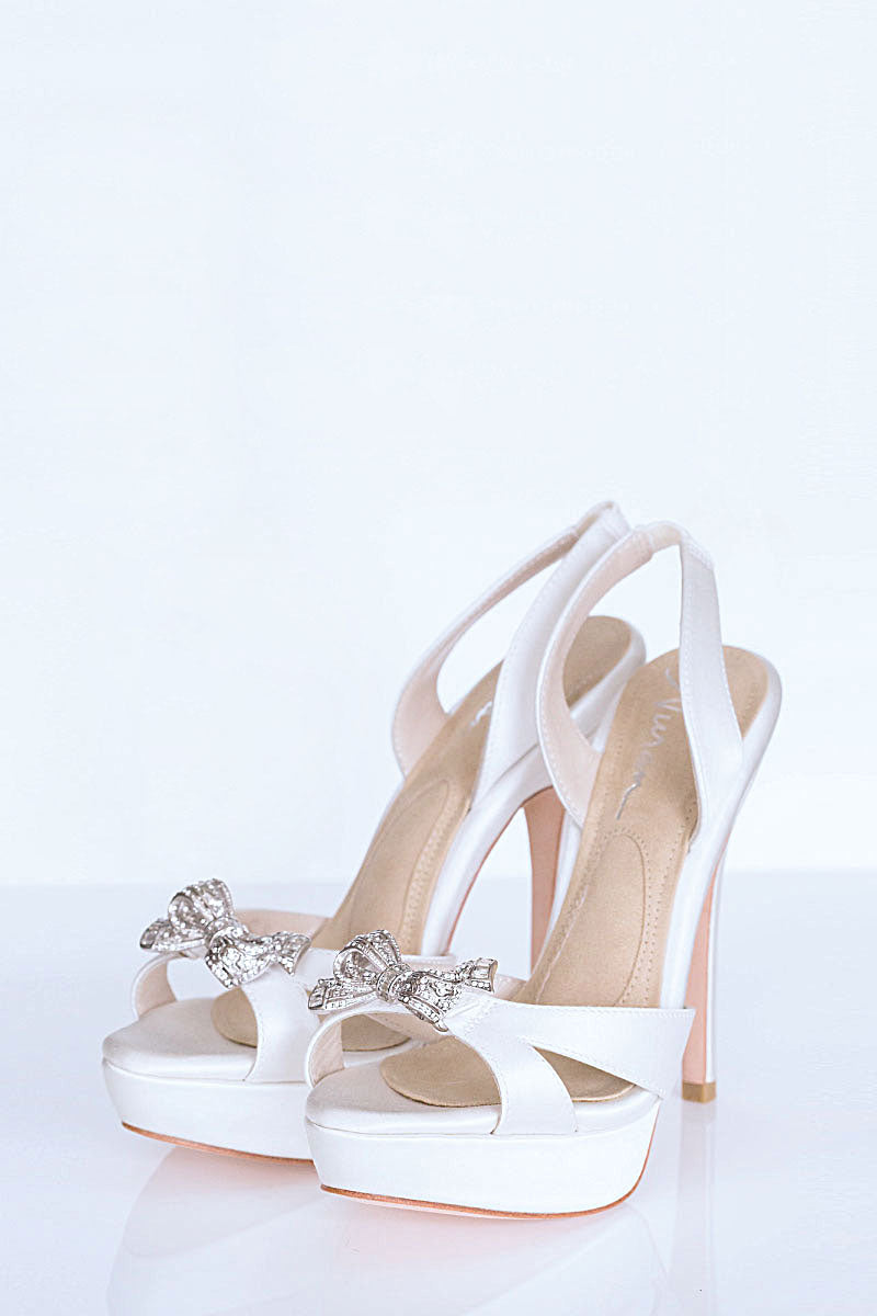 Wedding Shoes. Classic elegant ivory silk dyable bridal heels.
