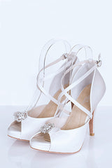 Wedding Shoes. Classic elegant ivory silk dyable bridal heels.