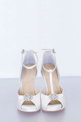 Wedding Shoes. Classic elegant ivory silk dyable bridal heels.