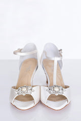 Wedding Shoes. Classic elegant ivory silk dyable bridal heels.