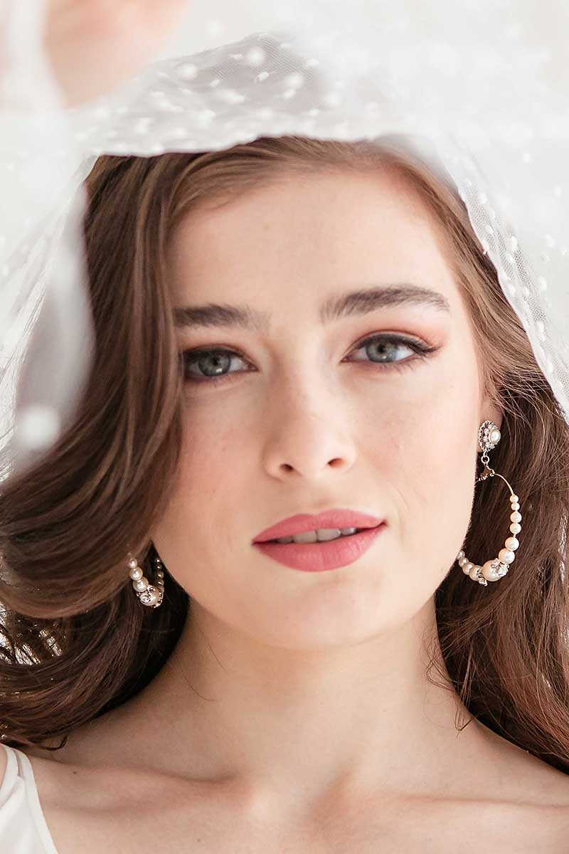 Bride wearing Laura Jayne modern pearl crystal hoop earrings