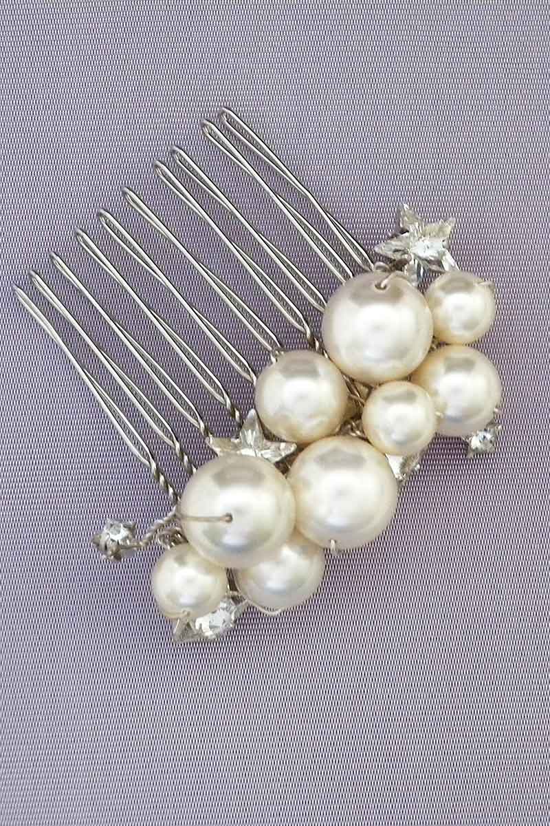 Small hair comb with pearls