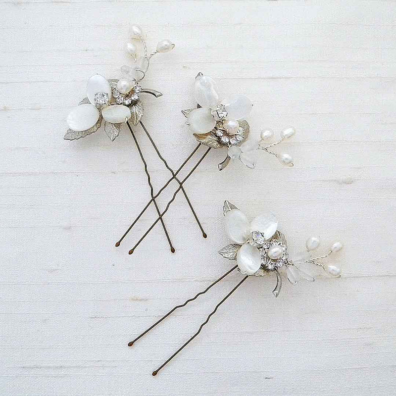 Hair pins with pearls for brides