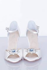 Wedding Shoes. Classic elegant ivory silk dyable bridal heels. 