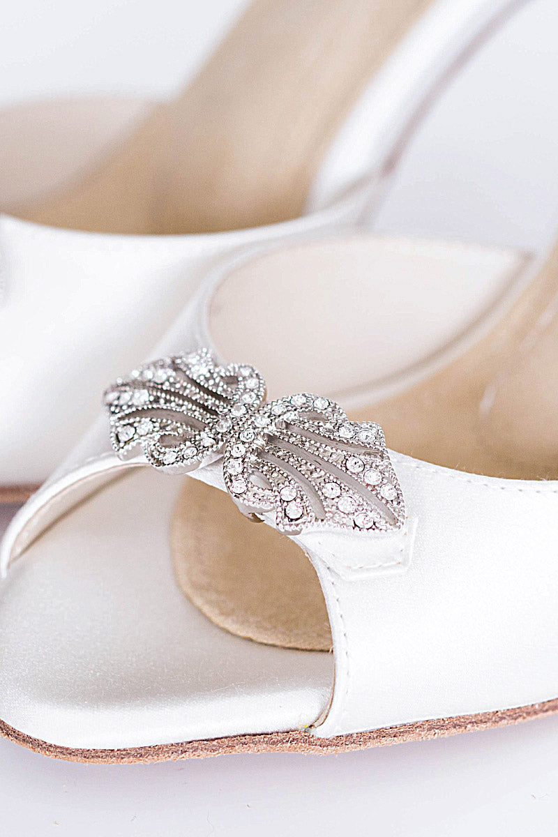 Wedding Shoes. Classic elegant ivory silk dyable bridal heels.