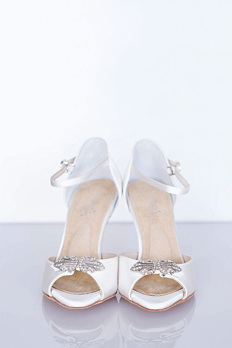 Wedding Shoes. Classic elegant ivory silk dyable bridal heels.