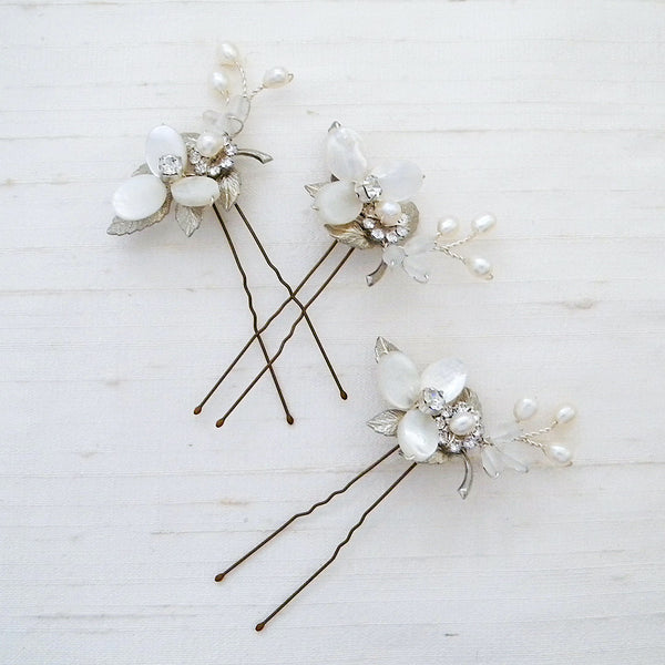 Hair pins with pearls for brides