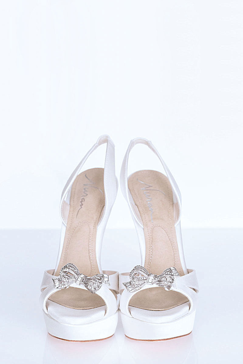 Wedding Shoes. Classic elegant ivory silk dyable bridal heels.