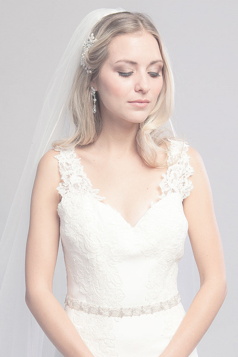 Bride wearing Verde gold leaf wedding belt by Laura Jayne