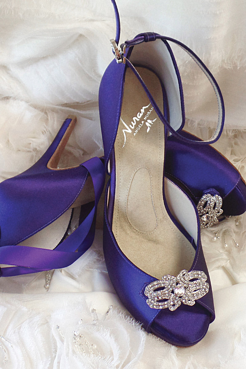 Wedding Shoes. Classic elegant ivory silk dyable bridal heels.