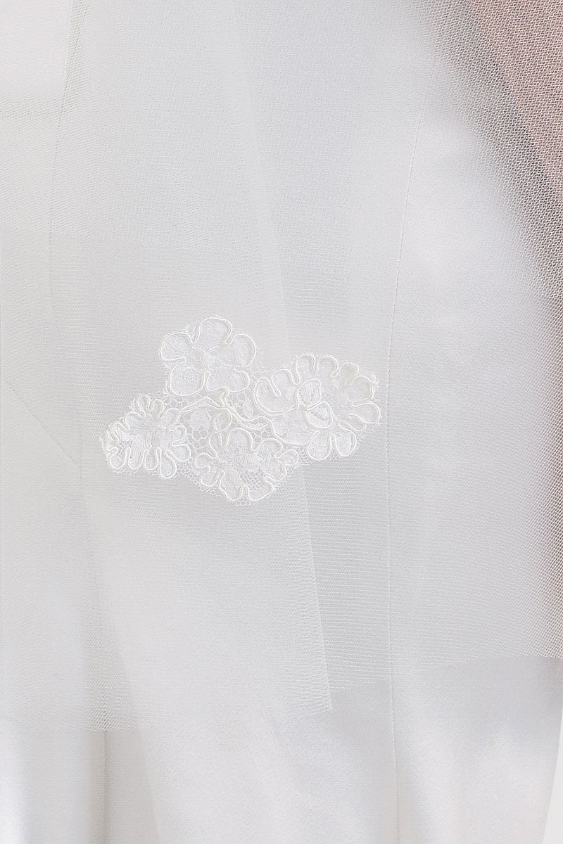 Alivia Fingertip Lace Drop Veil - Sample Sale