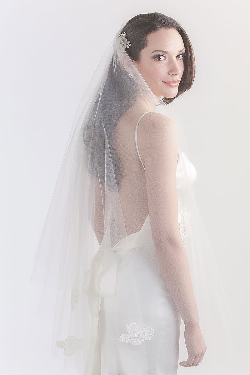 Alivia Fingertip Lace Drop Veil - Sample Sale