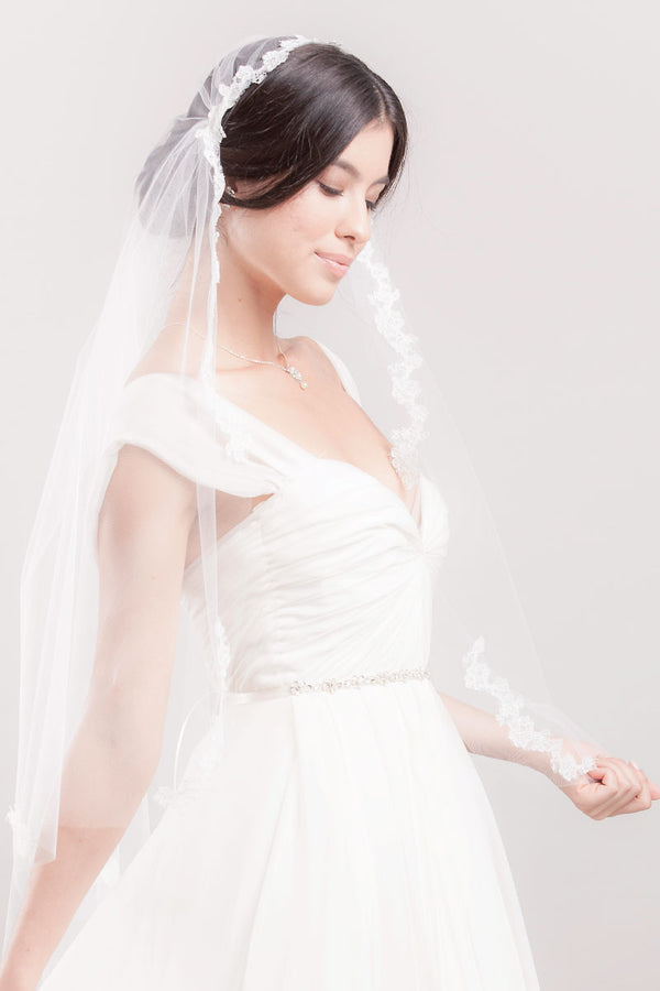 Bride wearing Alyssia Alencon Juliet fingertip length veil